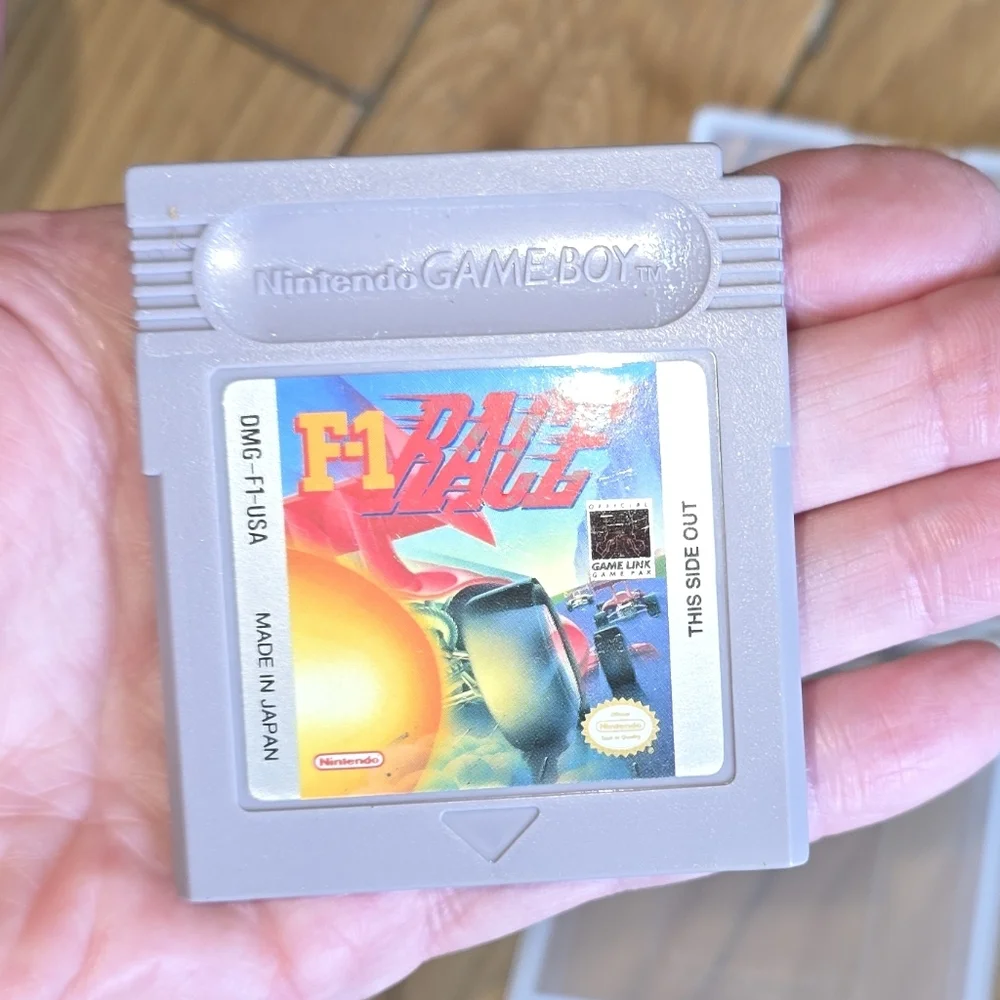 NINTENDO ORIGINAL GAMEBOY GAME F-1 RACE & CASE NO SEPARATING VISUALLY EXCELLENT.
